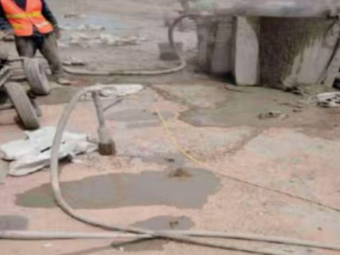 民勤水泥混凝土路面板底注浆技术 路面脱空注浆整治方案